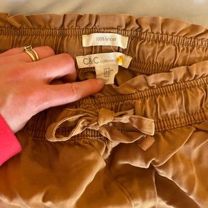 Adorable ruffled short